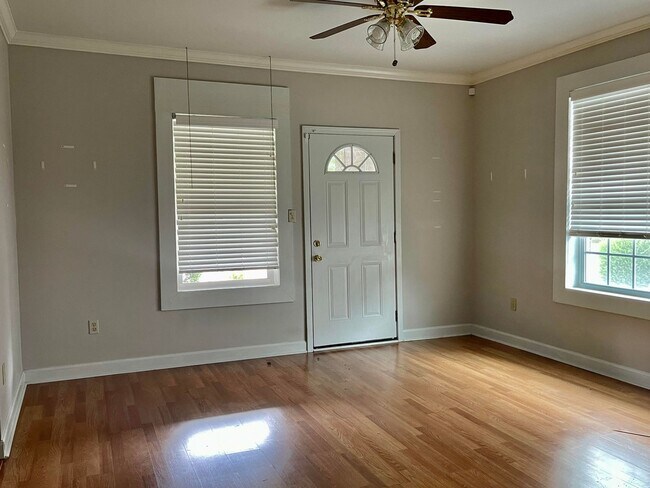 Building Photo - 4 Bedroom Home Now Available in the Midtow...