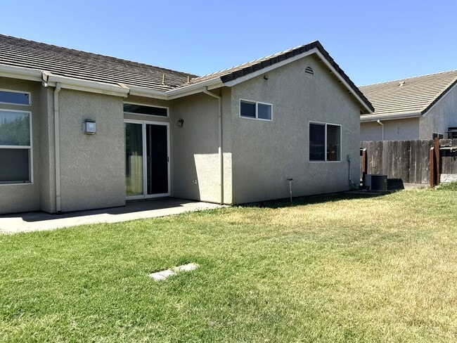 Building Photo - Move in Ready 3/2