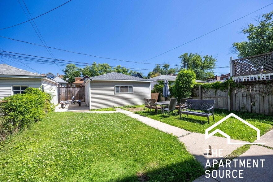 Building Photo - 3310 W Berteau Ave