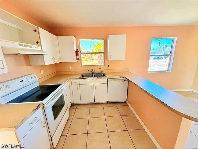 Building Photo - 419 NE 16th Pl