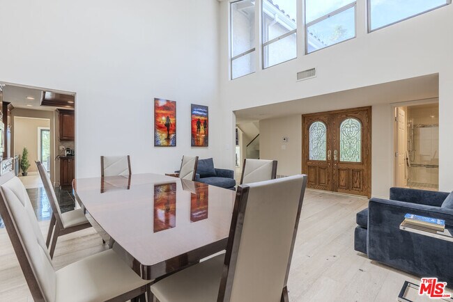 Building Photo - 2637 Angelo Dr