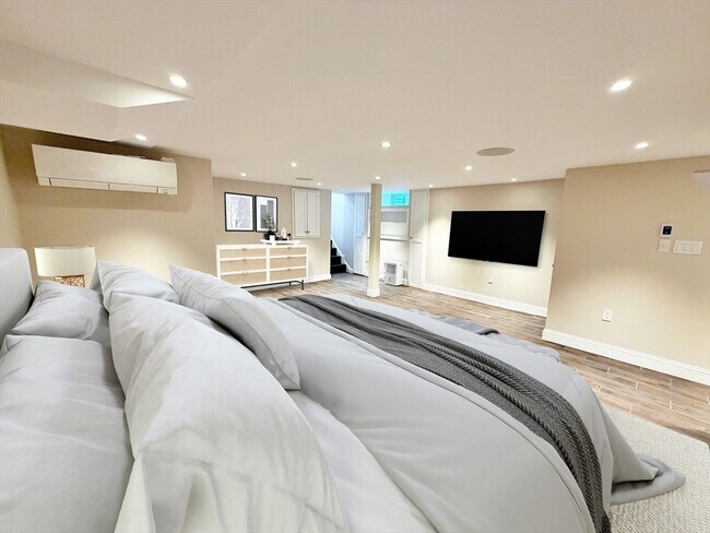 Building Photo - 37 Fenton St