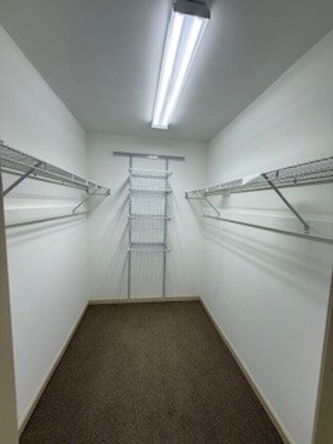 Building Photo - 4 Laura Dr