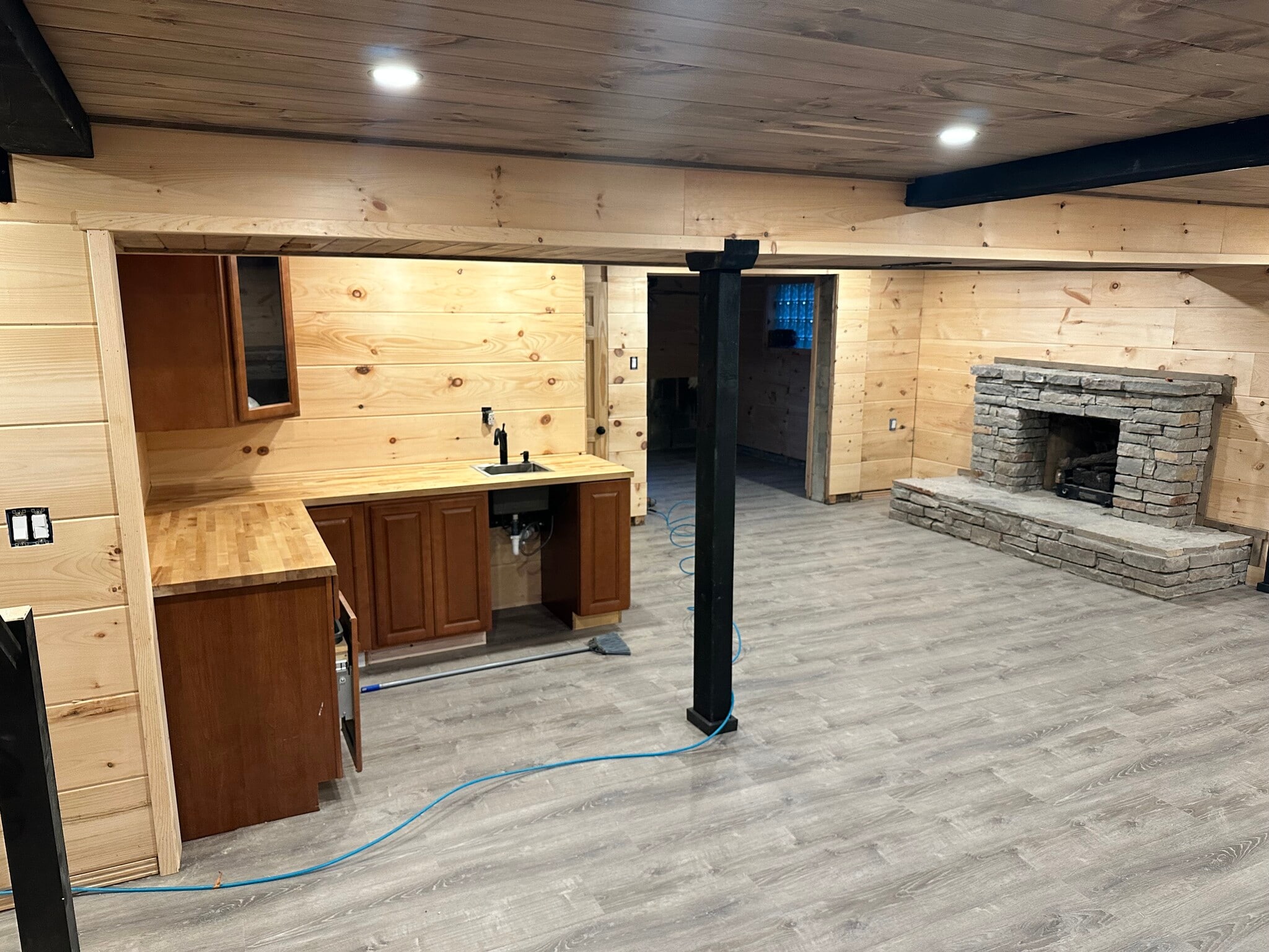 Building Photo - 9149 Wintergreen Dr