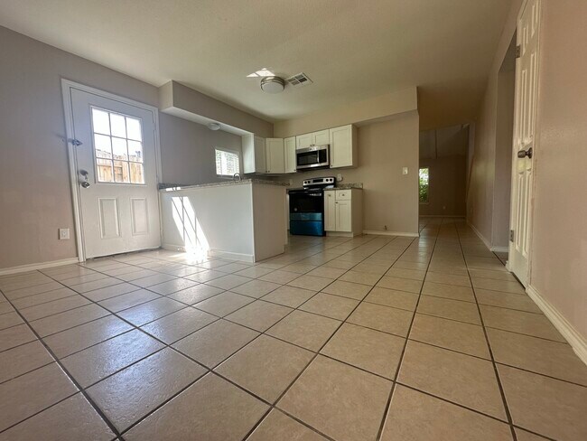 Building Photo - 1222 Ravenscourt Dr