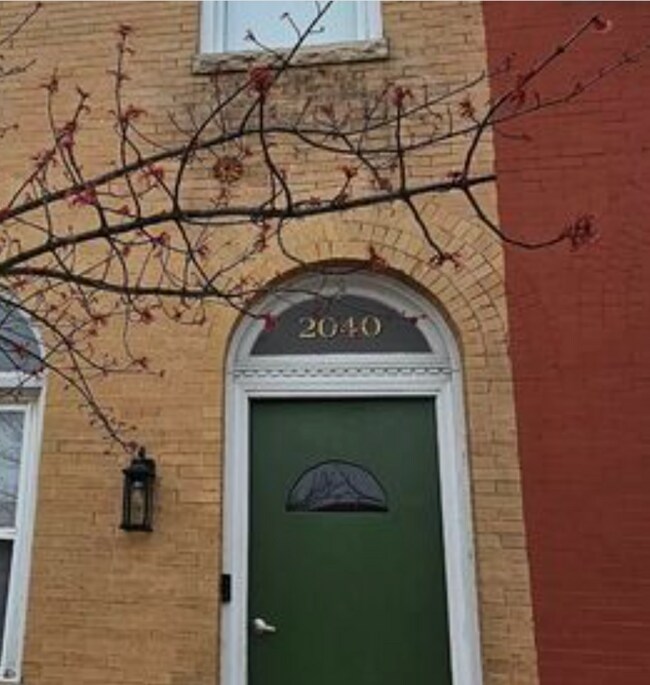 Building Photo - 2040 Linden Ave