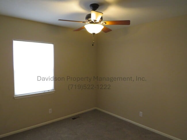 Building Photo - Charming 3 Bedroom Townhouse in South Colo...