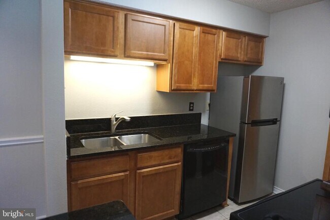 Building Photo - 1527 Lincoln Way