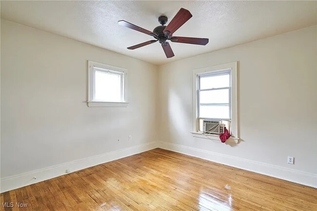 Building Photo - 8606 Vineyard Ave