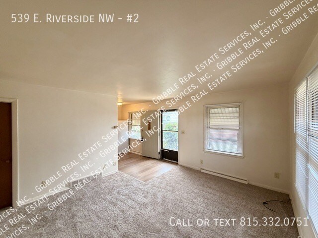 Building Photo - 539 E Riverside Blvd