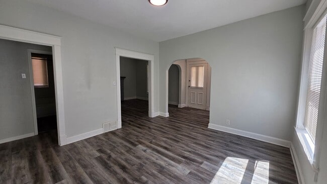 Building Photo - 334 Mersington Ave