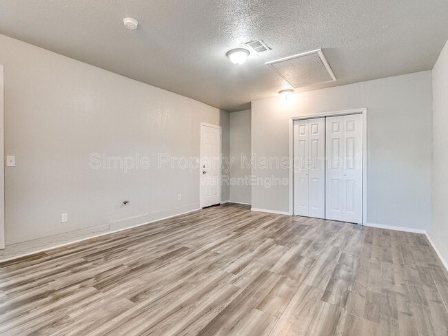 Building Photo - 3204 NE 11th St