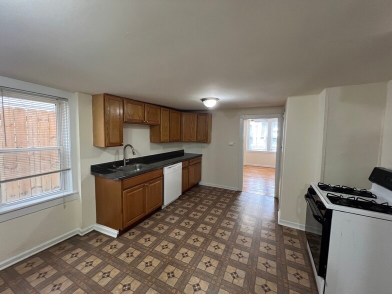 Building Photo - 2721 W Saint Georges Ct