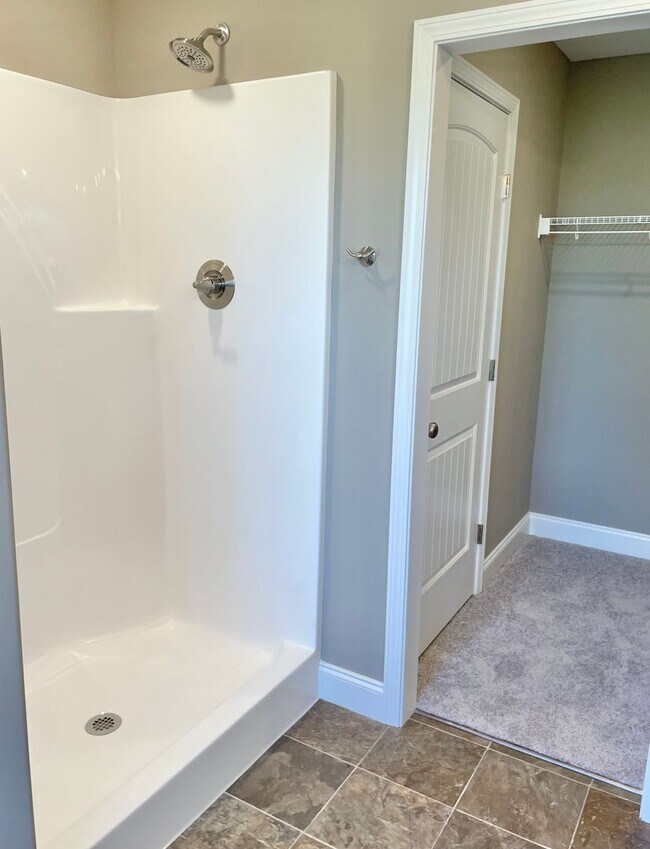 Building Photo - Beautiful New Build iN Fountain City