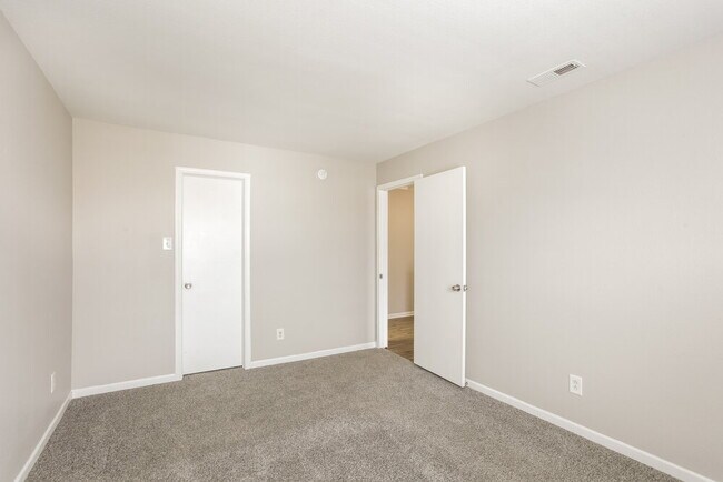 Building Photo - 424 W Warrior Ct