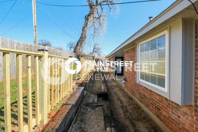 Building Photo - 3 Bedroom Pet-Friendly Home in Oklahoma City, OK with Main Street Renewal