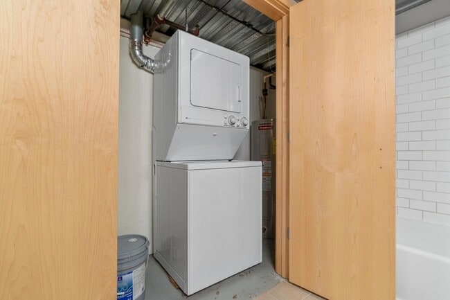 Building Photo - 521 S 7th St