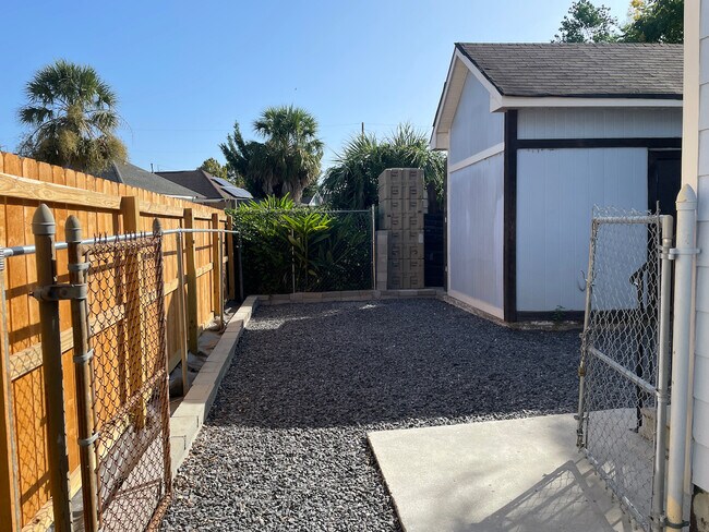 Building Photo - 2221 Saint Bernard Ave