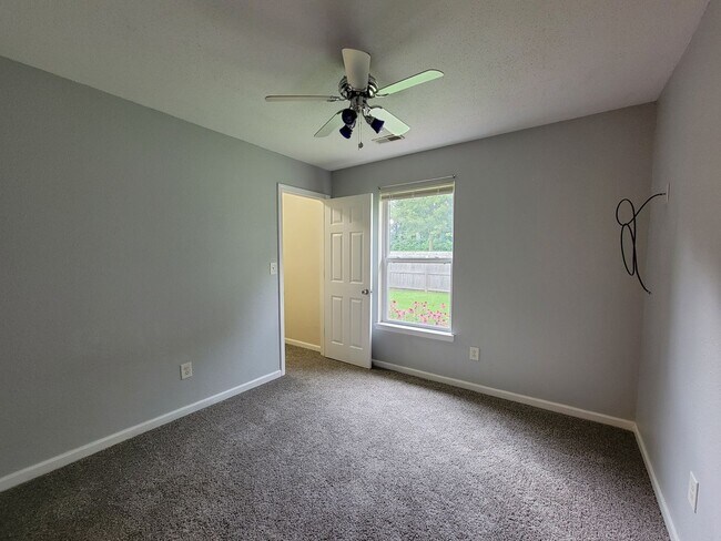 Building Photo - Single family home in The Highlands