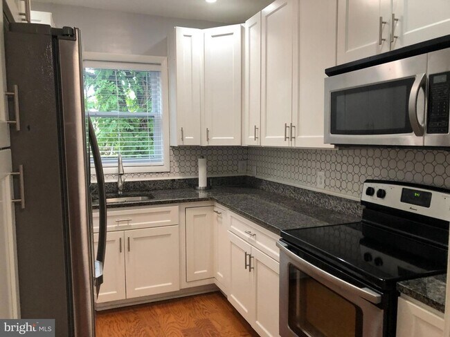 Building Photo - 1929 Gough St