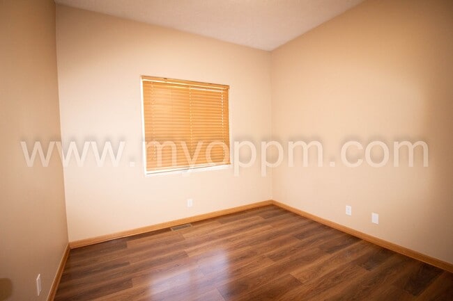 Building Photo - spacious 4-bedroom, 3-bathroom