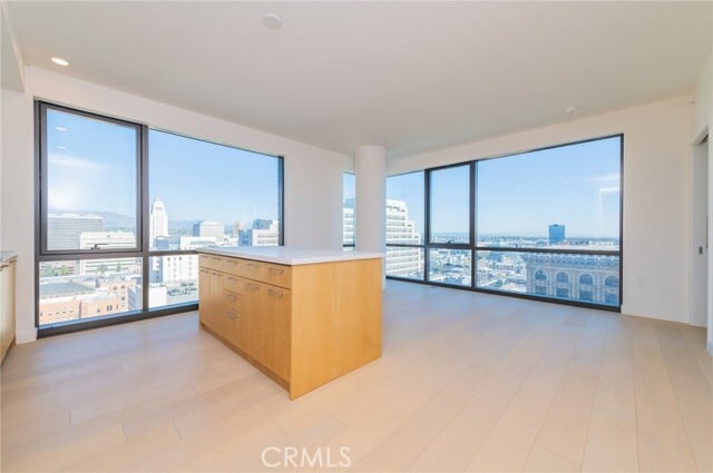 Building Photo - 400 S Broadway