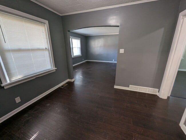 Building Photo - Pretty on Penfield - 3 Bedroom, 1 Bath Cha...