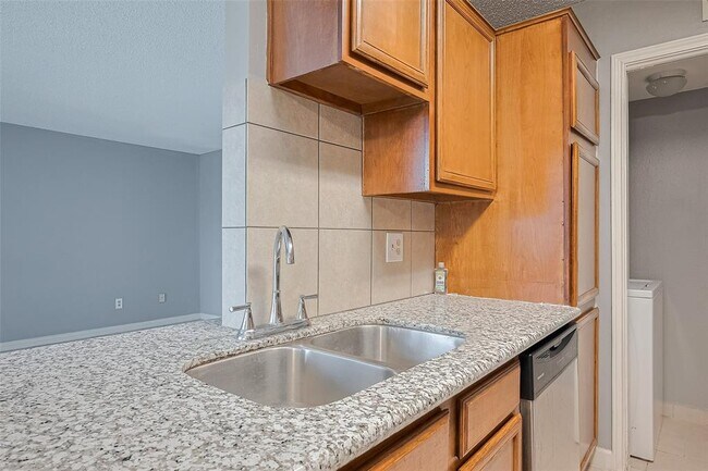 Building Photo - 8541 Sands Point Dr