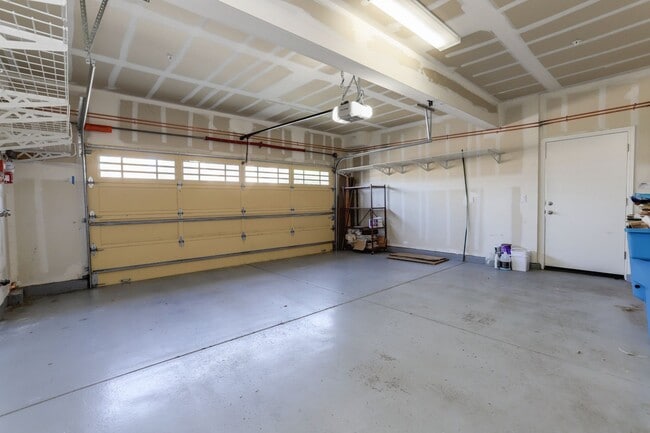 Building Photo - 4 Bed / 3 Bath San Bruno home in highly de...