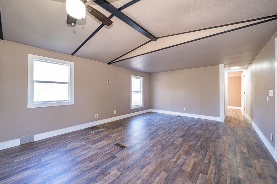 Building Photo - 101 Caroline Ave