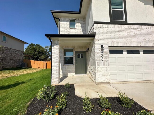 Building Photo - 209 Saide St