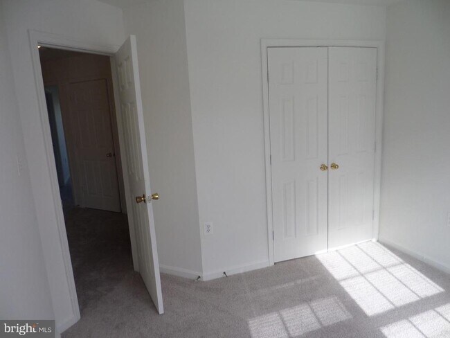 Building Photo - 836 Linfield Terrace NE