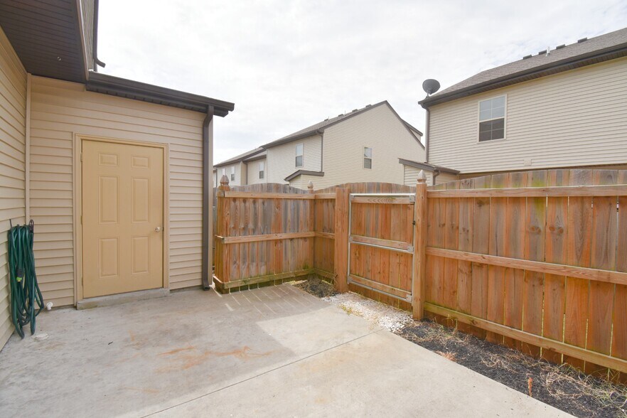 Building Photo - 5335 Tony Lama Ln