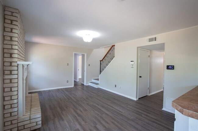 Building Photo - 10404 Doering Ln