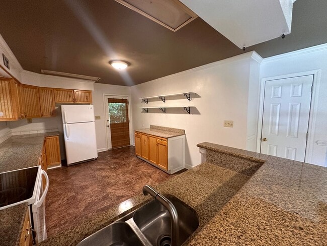 Building Photo - Single Family Home