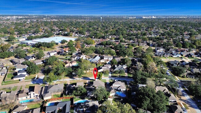 Building Photo - 15715 Creekhaven Dr