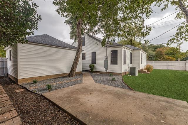 Building Photo - 5848 Kenwood Ave