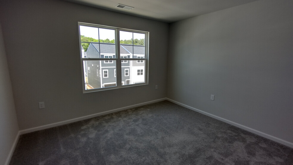 Building Photo - Room in Townhome on Terrawood Dr