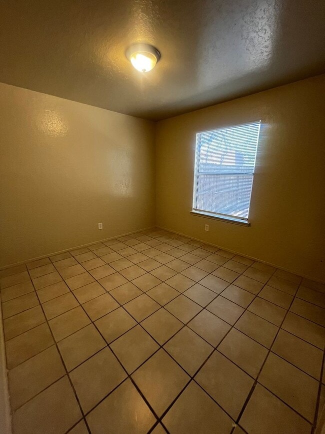 Building Photo - Nice 2 Bedroom 1 Bathroom Apartment in Rio...