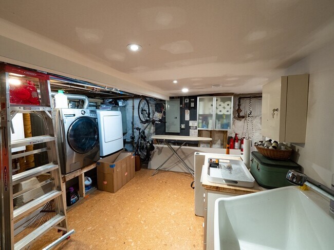 Building Photo - 214 Third St