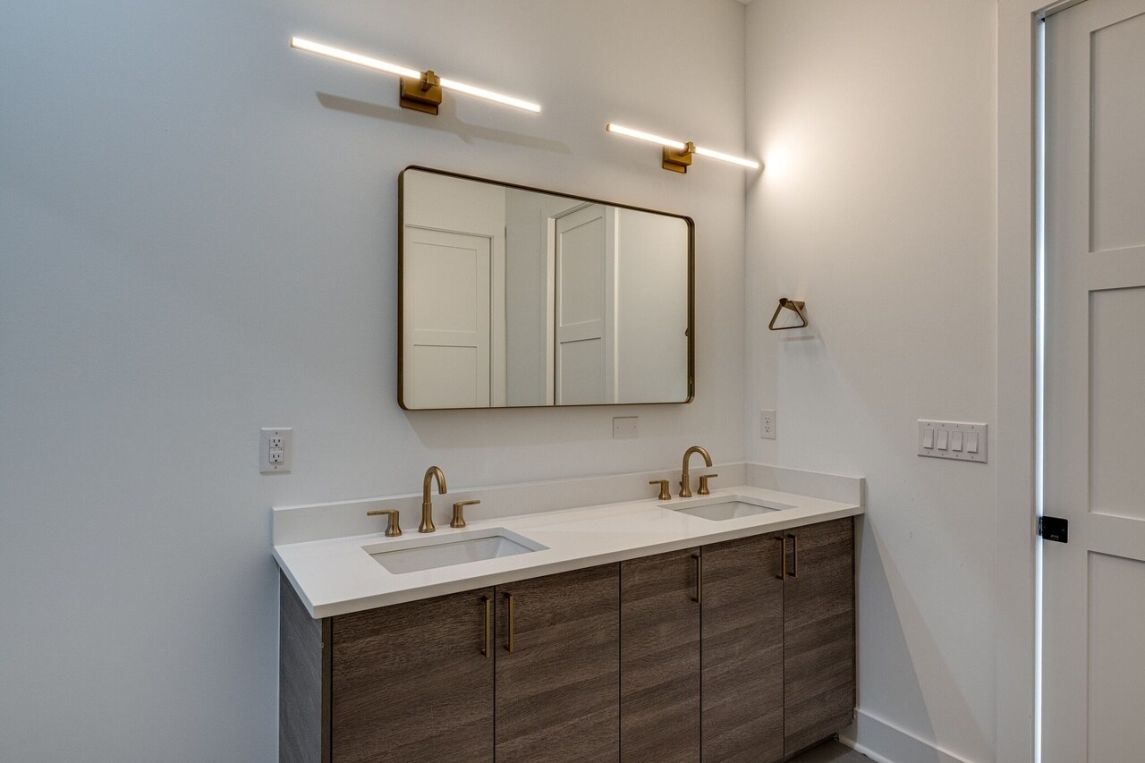 Master Bathroom - 6003 Louisiana Ave