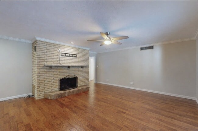 Building Photo - 2819 Fortuna Dr