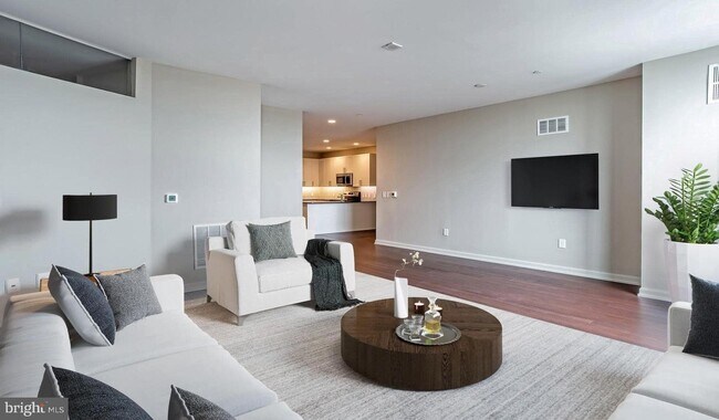 Building Photo - Luxurious 2 Bed on the MainLine