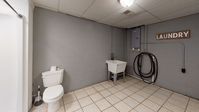 Building Photo - Charming 3-Bedroom, 2-Bath Single-Family H...