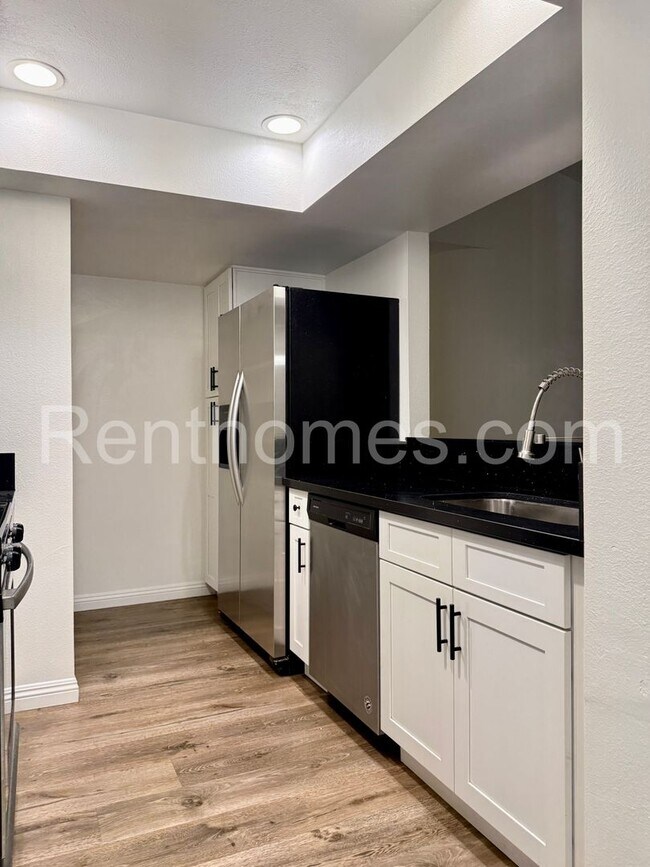 Building Photo - 9352 Twin Trails Dr