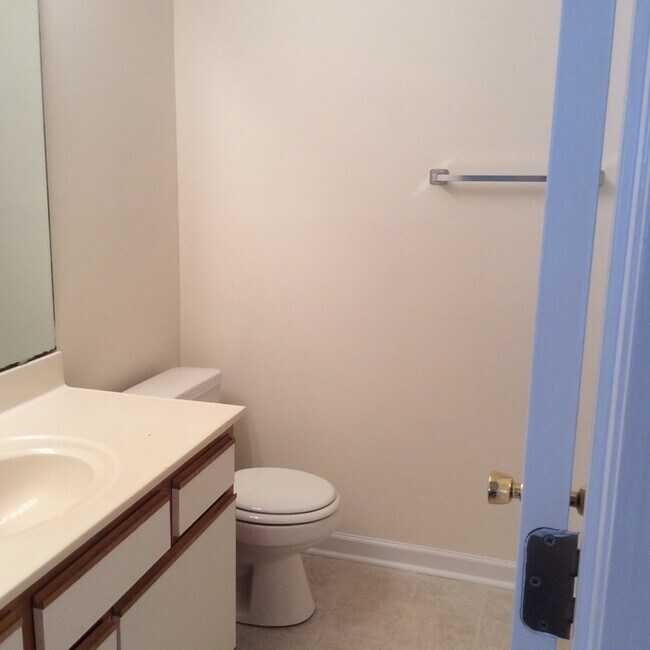 Building Photo - Updated flooring, McClelland Town homes 2BR/2Bath one level patio home, with back court yard! Clo...