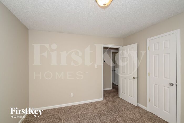 Building Photo - 125 Cedar Bend Dr