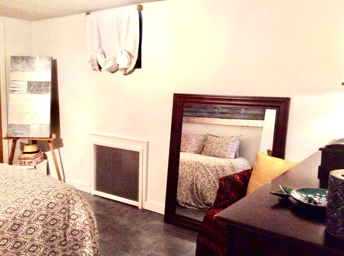 Spacious Bedroom - 957 Boulevard E