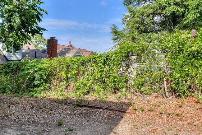 Building Photo - 1406 Johns Rd