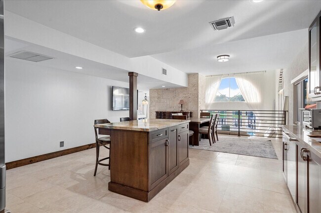 Building Photo - 1421 Ponce de Leon Dr